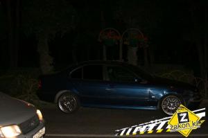 Водитель BMW снес ограждения из-за подрезавшей его машины в Алматы 