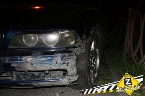 Водитель BMW снес ограждения из-за подрезавшей его машины в Алматы 