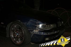 Водитель BMW снес ограждения из-за подрезавшей его машины в Алматы 