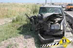 В Алматы водитель Volkswagen на встречке совершил сильное лобовое столкновение 