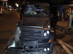 Mercedes-Benz G-Class снес Nissan Note в Алматы