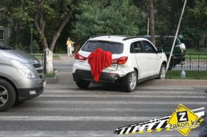 Пожилой пешеход пострадал в результате столкновения двух авто в Алматы 