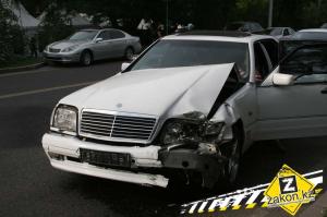 Пожилой пешеход пострадал в результате столкновения двух авто в Алматы 