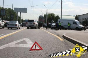 Массовое ДТП с участием 4 авто и двух пешеходов произошло в Алматы 