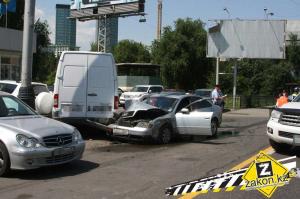 Массовое ДТП с участием 4 авто и двух пешеходов произошло в Алматы 