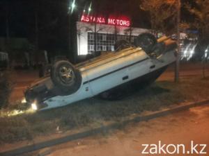 В Алматы водитель Toyota перевернул машину, уворачиваясь от летевшего на него BMW