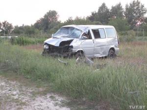 В Гомеле водитель VW Multivan врезался в столб: мужчина погиб 