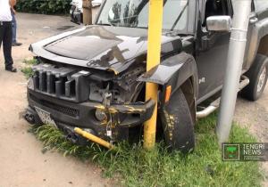 ДТП в Алматы: Hummer протаранил карету скорой помощи