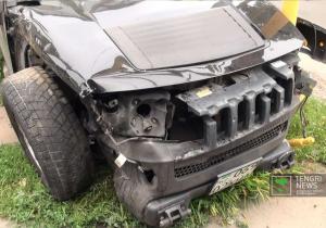 ДТП в Алматы: Hummer протаранил карету скорой помощи 
