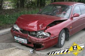 Не проскочил: водитель Mitsubishi столкнулся с двумя машинами в Алматы 