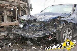 Неудачный левый поворот: в Алматы BMW перевернула Газель 