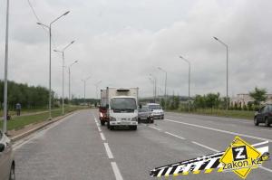 В Алматы водитель Nissan врезался в грузовую машину 