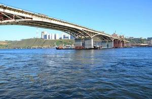 В Красноярске строители сомкнули пролеты четвертого моста через Енисей