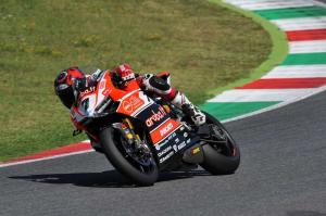 Карлос Чека испытал супербайк Ducati 1199 Panigale R