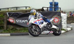 Гай Мартин выиграл главную гонку Southern 100 2015