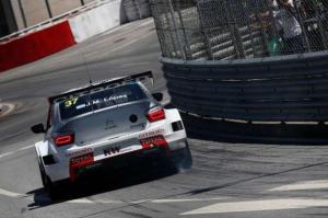 WTCC: Хосе-Мария Лопес - лидер второй тренировки