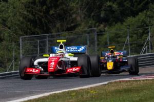 ФR3.5: Оливер Роуленд выиграл первую гонку в Австрии