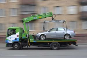 В центре Москвы эвакуировали автомобиль с женщиной и ребенком в салоне