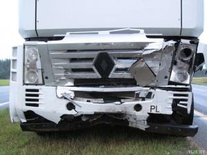 В Минской области Toyota выехала на встречку и врезалась в фуру 
