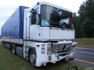В Минской области Toyota выехала на встречку и врезалась в фуру 