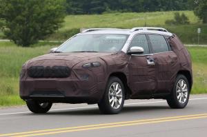 Обновленный Jeep Cherokee впервые замечен на тестах