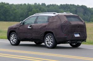 Шпионские снимки Jeep Cherokee 2017 года 