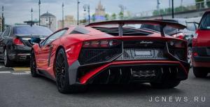 Шпионские снимки Lamborghini Aventador LP750-4 SuperVeloce в Москве 