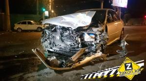 В Алматы автомобиль Lada вылетел на тротуар во время ДТП