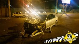 В Алматы автомобиль Lada вылетел на тротуар во время ДТП 