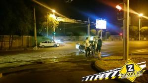В Алматы автомобиль Lada вылетел на тротуар во время ДТП 