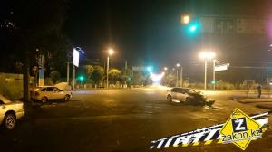 В Алматы автомобиль Lada вылетел на тротуар во время ДТП 