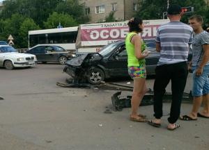 В Костанае после ДТП авто перевернулось на крышу 