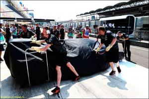 В Force India решили пропустить вторую тренировку