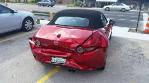 Разбитый Mazda MX-5 Launch Edition 