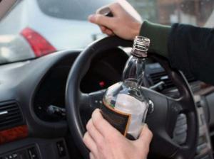 На берегу озера пьяный водитель Volvo переехал палатку. Погибла спавшая там девушка