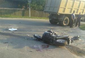 В Лунинецком районе самосвал не пропустил мотоциклиста: байкер погиб