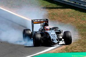 В Force India пока не знают причин поломки антикрыла