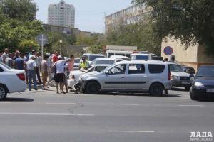 В Актау столкнулись три автомобиля 
