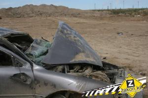 В Алматы по ул. Акын Сара водитель Toyota снес фонарный столб 