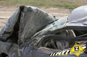 В Алматы по ул. Акын Сара водитель Toyota снес фонарный столб 