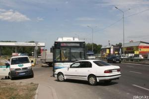 В Алматы произошло очередное ДТП с маршрутным автобусом 