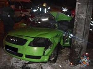 В Минске водитель Audi TT врезался в столб