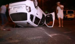 В Алматы на ул. Жандосова перевернулась Lada