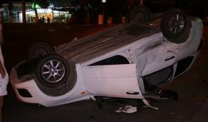 В Алматы на ул. Жандосова перевернулась Lada