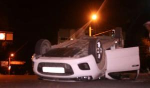 В Алматы на ул. Жандосова перевернулась Lada