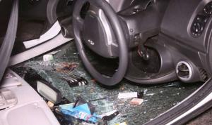 В Алматы на ул. Жандосова перевернулась Lada