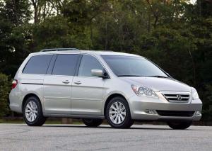 Honda отзовет 900 000 минивэнов Odyssey