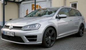 «Горячий» универсал Volkswagen Golf засняли во время тестов