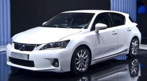 Разбить за 15 секунд: москвичка разбила новенький Lexus