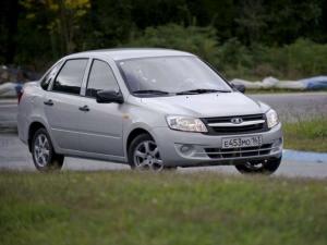 Президенту Татарстана подарили две эксклюзивные Lada Granta